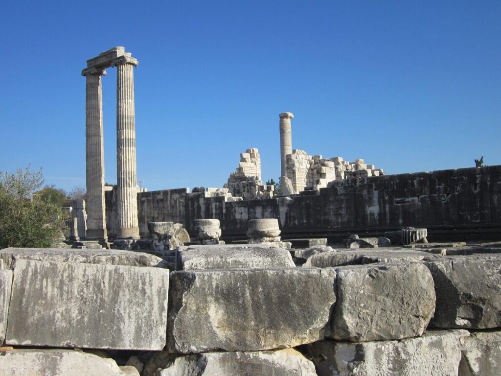 Oracolo di Delfi: come funzionava davvero il tempio di Apollo Oracolo di Delfi: come funzionava davvero il tempio di Apollo