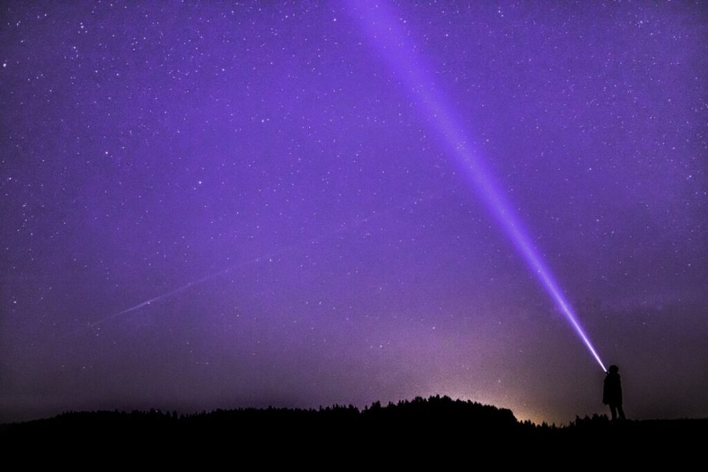 Stelle cadenti o pioggia di meteore? Ecco cosa sono davvero gli sciami meteorici Stelle cadenti o pioggia di meteore? Ecco cosa sono davvero gli sciami meteorici