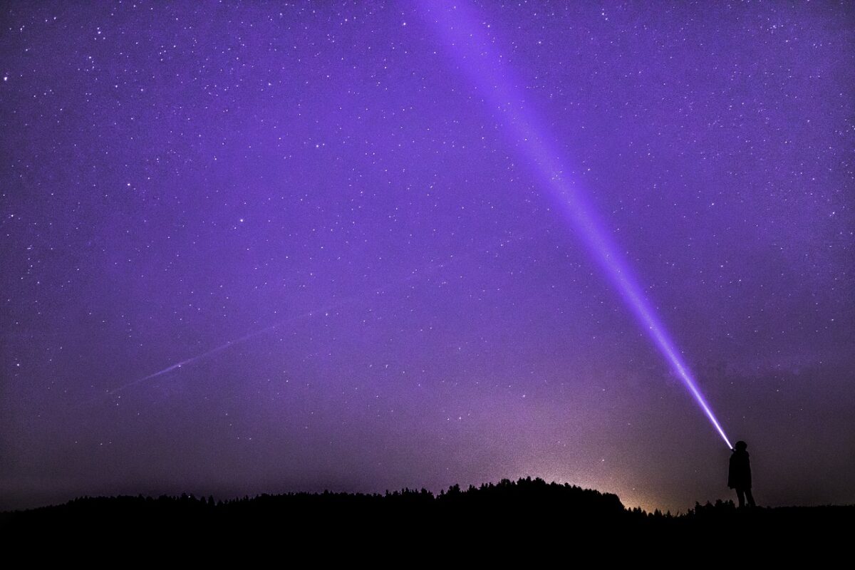 Stelle cadenti o pioggia di meteore? Ecco cosa sono davvero gli sciami meteorici