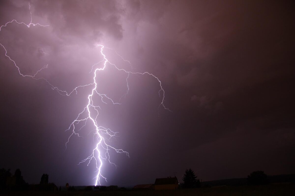 Temporali e salute: gli ioni nell’aria influenzano il corpo umano