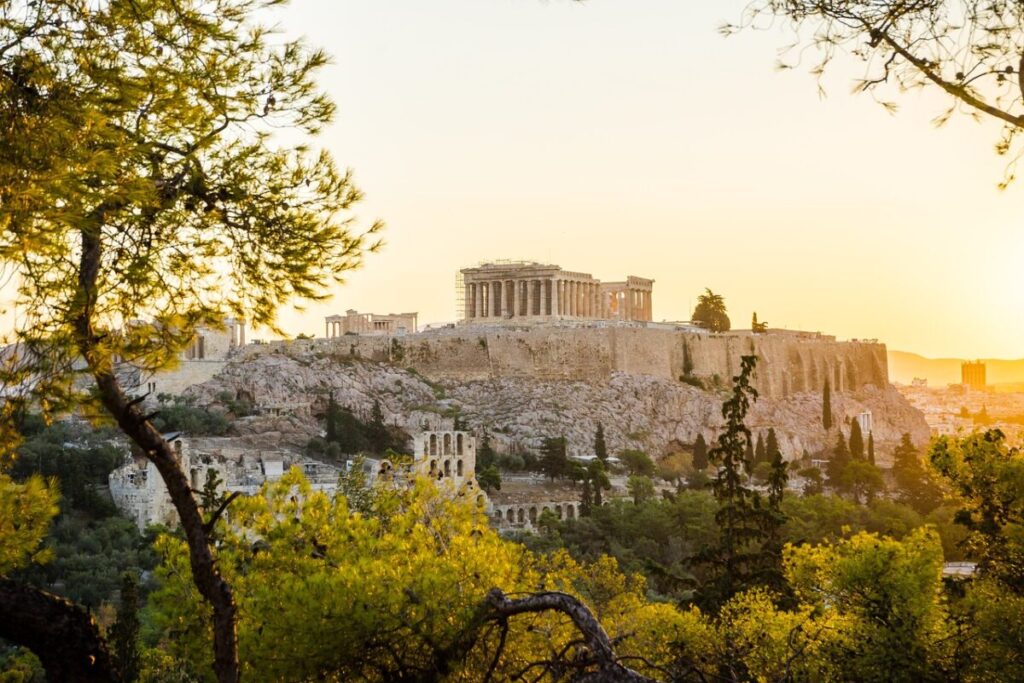 L’Acropoli di Atene, simbolo eterno della civiltà greca L’Acropoli di Atene, simbolo eterno della civiltà greca