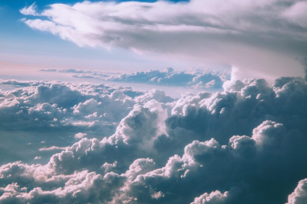 Perché le nuvole restano sospese nel cielo? Perché le nuvole restano sospese nel cielo?