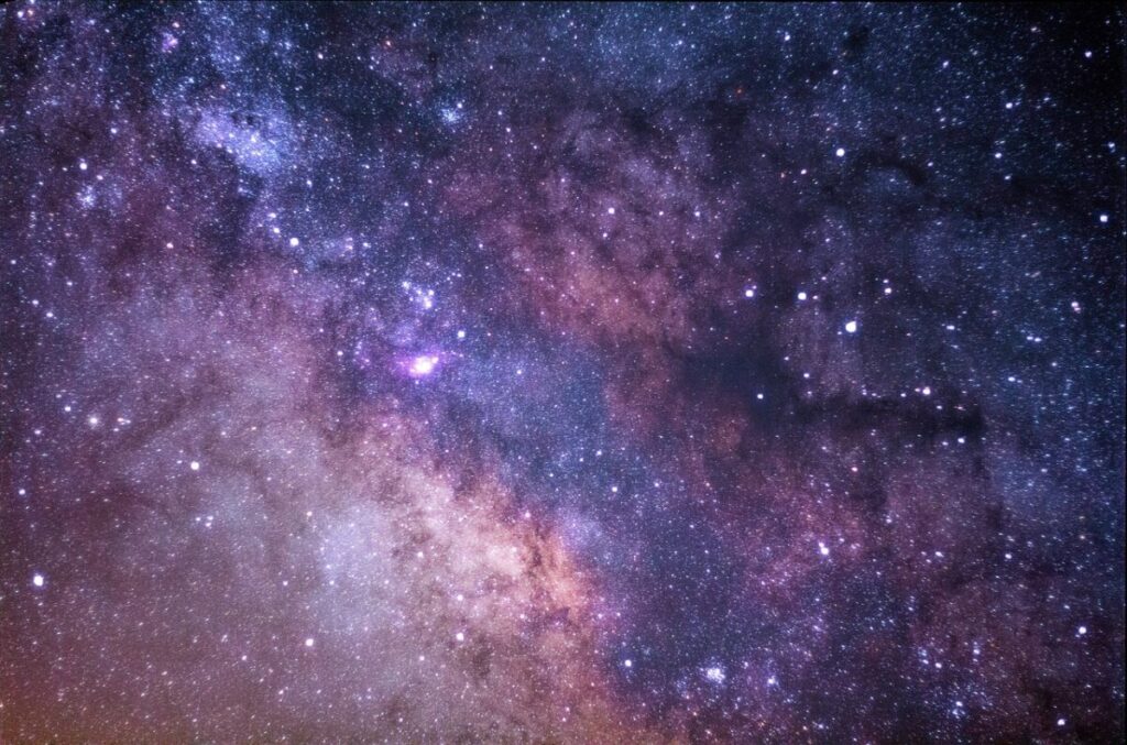 Sciami meteorici: cosa sono davvero le “stelle cadenti” che illuminano il cielo estivo Sciami meteorici: cosa sono davvero le “stelle cadenti” che illuminano il cielo estivo