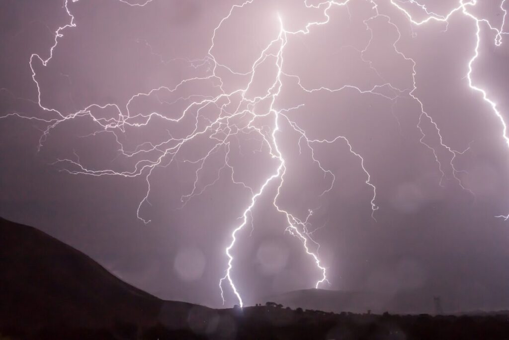 Quando il temporale arriva di notte: miti, leggende e rituali dal passato