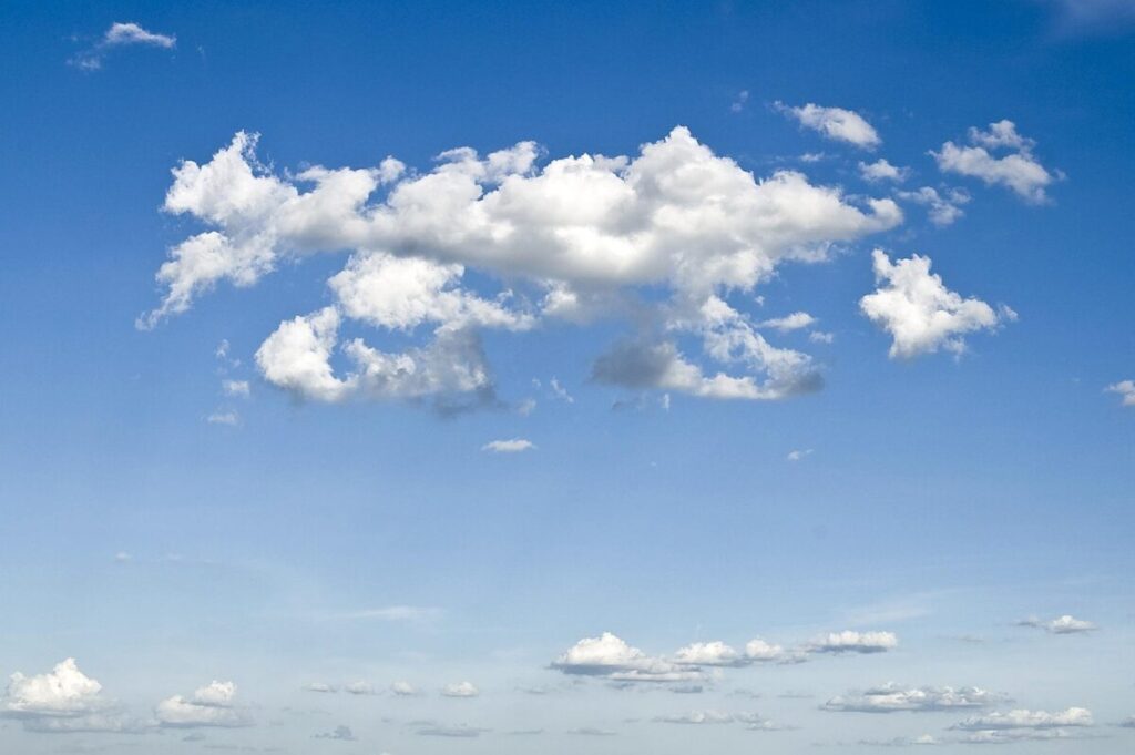 Perché le nuvole cambiano colore? Dalla brillantezza al grigiore, cosa ci dice il cielo Perché le nuvole cambiano colore? Dalla brillantezza al grigiore, cosa ci dice il cielo