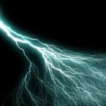 Come nasce un fulmine: il percorso invisibile che accende il cielo