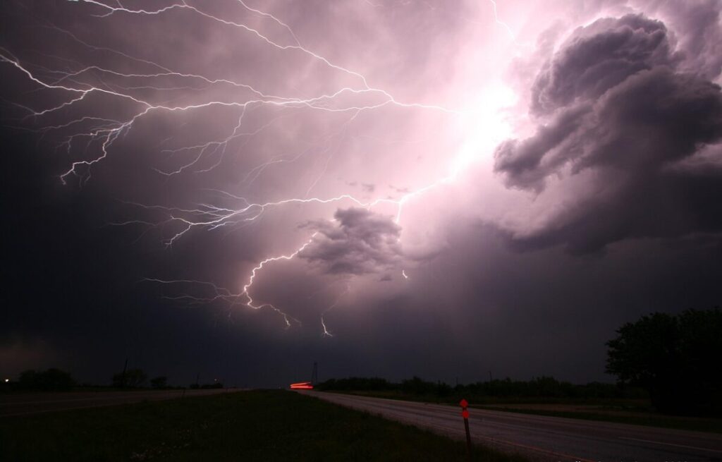 Quando scoppia il temporale: cosa succede davvero nel cielo? Quando scoppia il temporale: cosa succede davvero nel cielo?