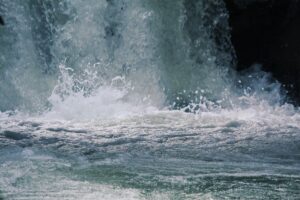 Tsunami: cosa sono, come si formano e perché sono così distruttivi