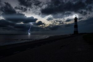 Quando il cielo tuona nella notte: miti e leggende tra folclore e paura