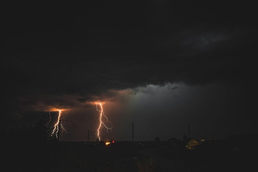 Quando scoppia il temporale: cosa succede davvero nel cielo? Quando scoppia il temporale: cosa succede davvero nel cielo?